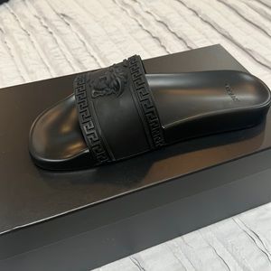 Brand new Men’s Versace Palazzo slides.